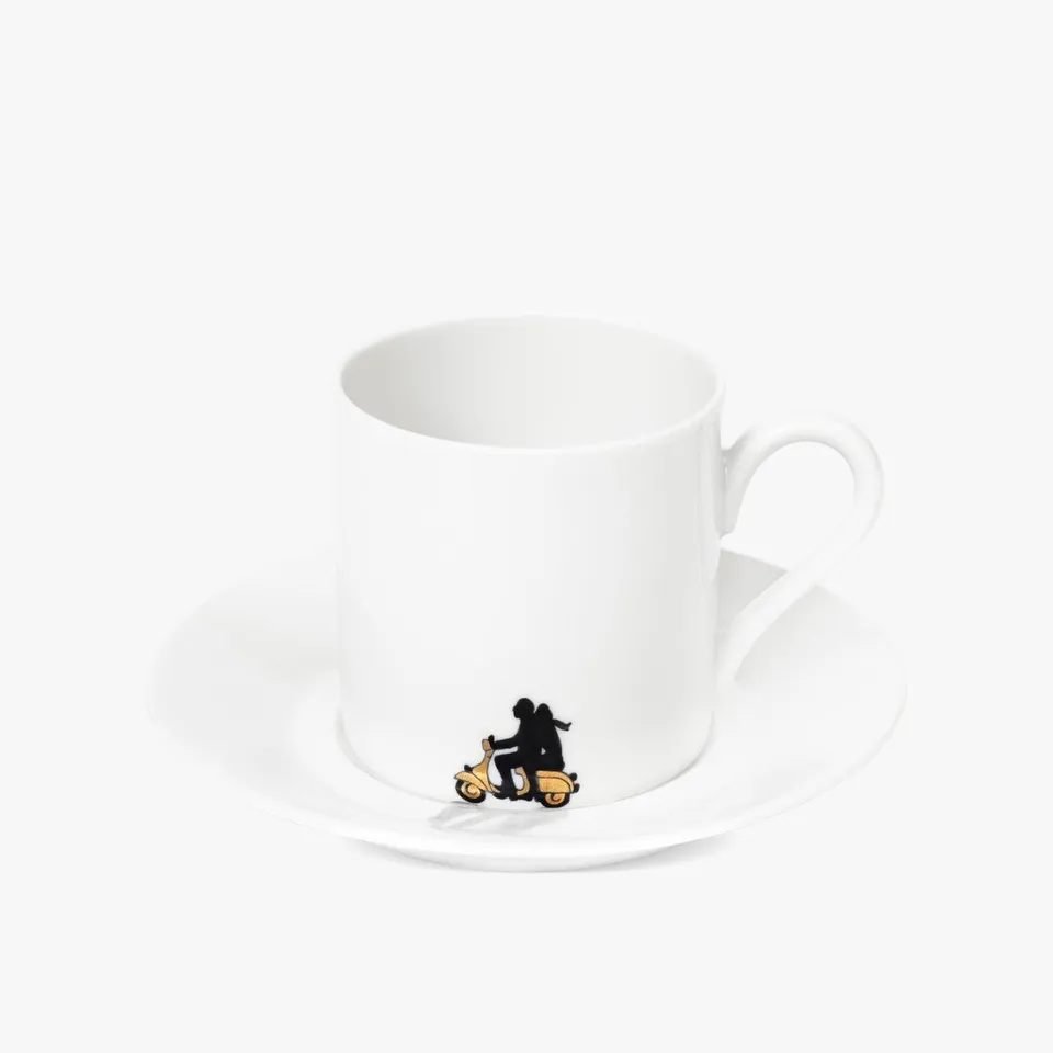 augarten-espressotasse-paar-auf-vespa-menschen-dekor-sp-lmaschinenfest image 1