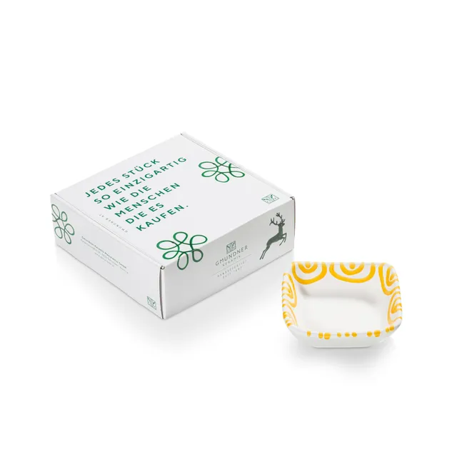 gmundner-keramik-pur-geflammt-gelb-snackschale-eckig-8-9-x-8-9-cm-in-geschenkbox image 1