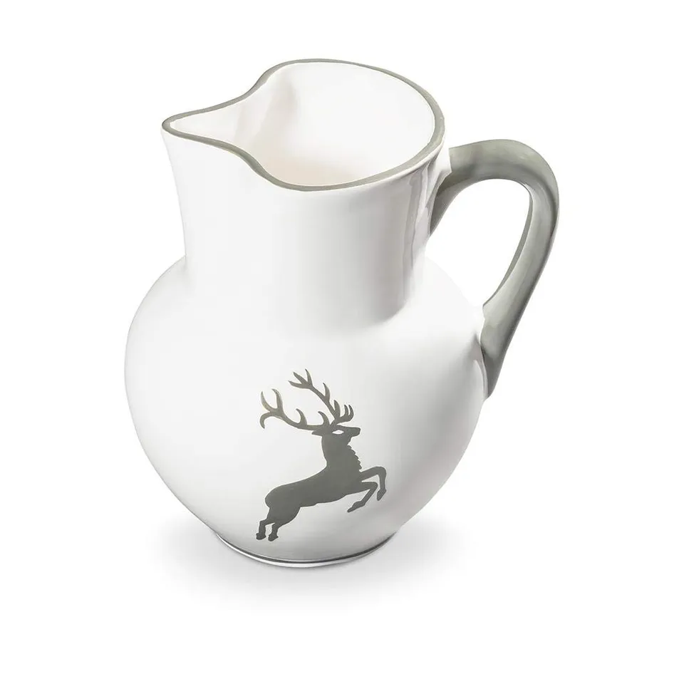 gmundner-keramik-krug-wiener-form-1-5-liter-grauer-hirsch-handgemacht-in-sterrei image 1