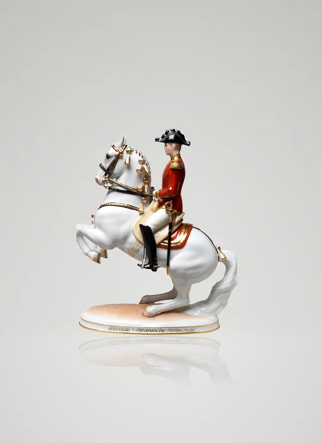 augarten-levade-mit-reiter-wiener-porzellanfigur-lipizzaner image 1