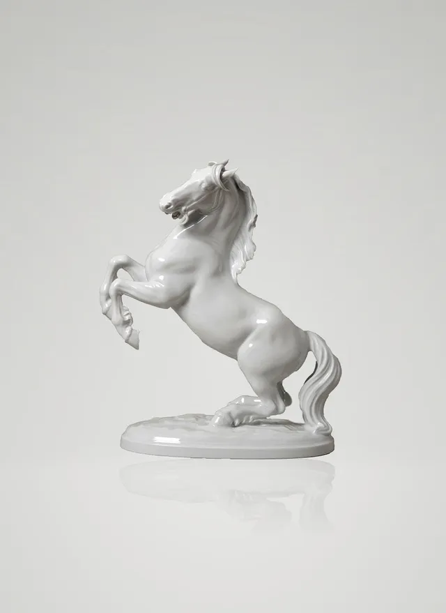 augarten-steigender-hengst-wei-e-porzellanfigur-aus-wien image 1