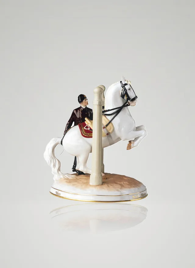 augarten-in-den-pilaren-porzellanfigur-spanische-hofreitschule-motiv-wien image 1