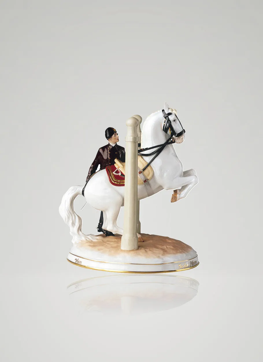 augarten-in-den-pilaren-porzellanfigur-spanische-hofreitschule-motiv-wien image 1