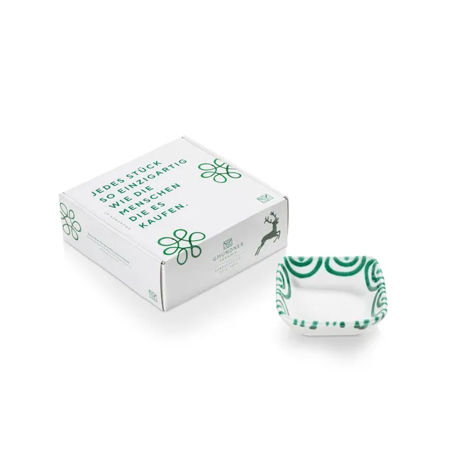gmundner-keramik-pur-geflammt-gr-n-snackschale-eckig-8-9-x-8-9-cm-in-geschenkbox image 1